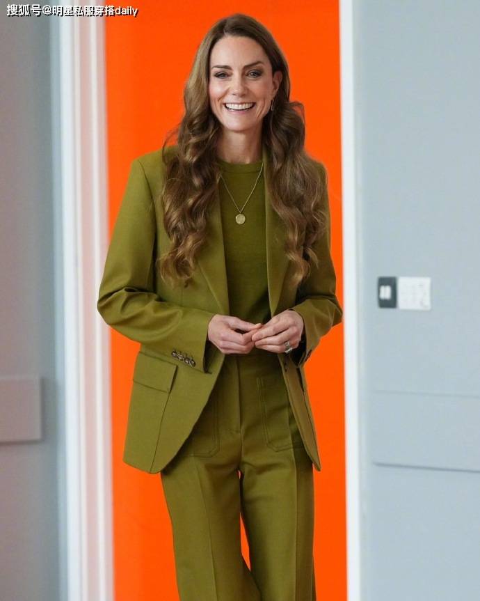 “彩色”西装穿橄榄绿西装戴绿紫水晶耳环贵气高级AG真人游戏地址凯特王妃恢复健康后越来越越爱(图6)