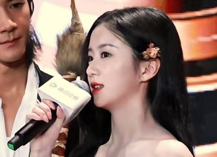 ！个子高纤巧气自华彻底秒了包上恩哈尼克孜AG真人百家家乐app才发现陈都灵这么美(图8)