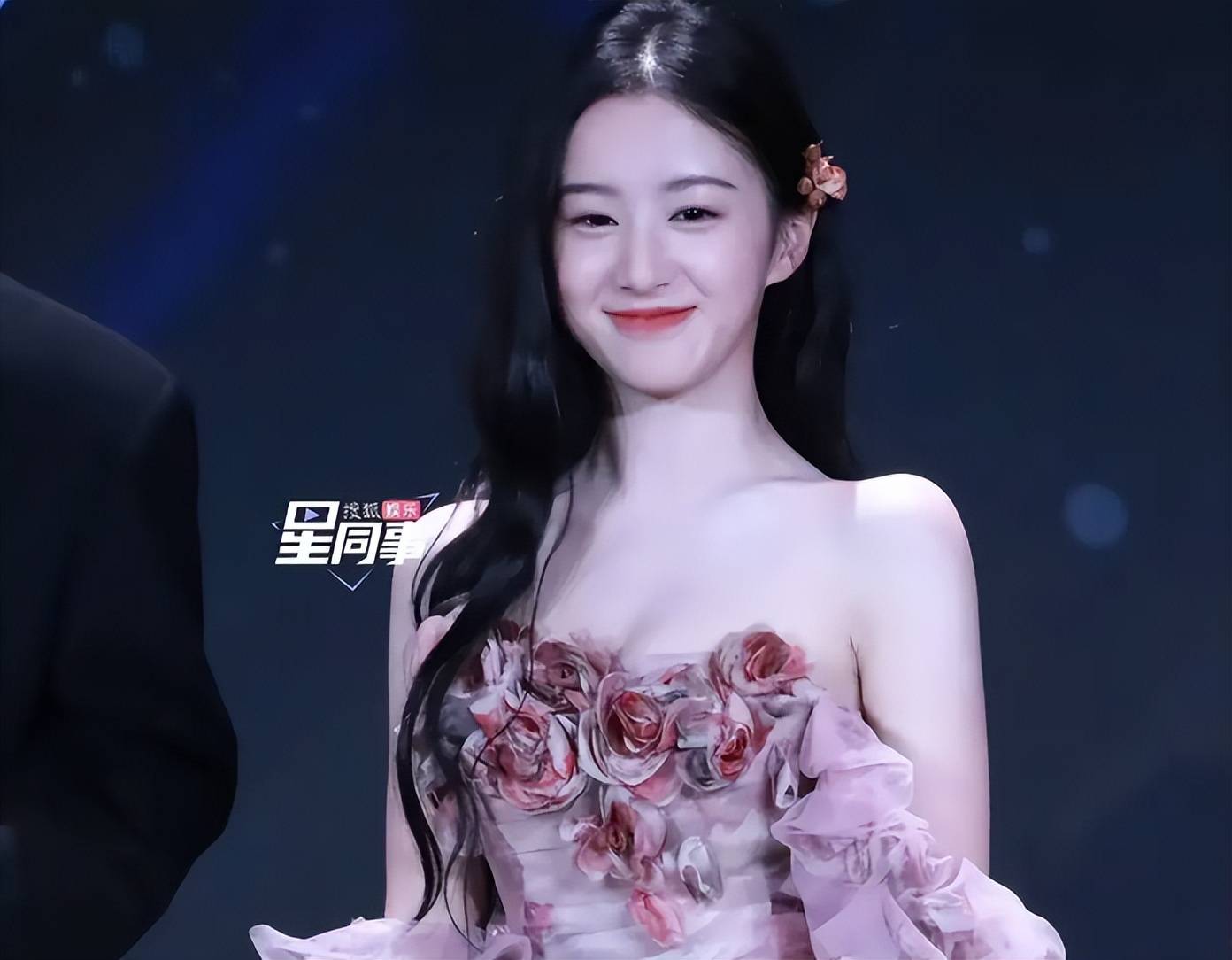 ！个子高纤巧气自华彻底秒了包上恩哈尼克孜AG真人百家家乐app才发现陈都灵这么美(图9)