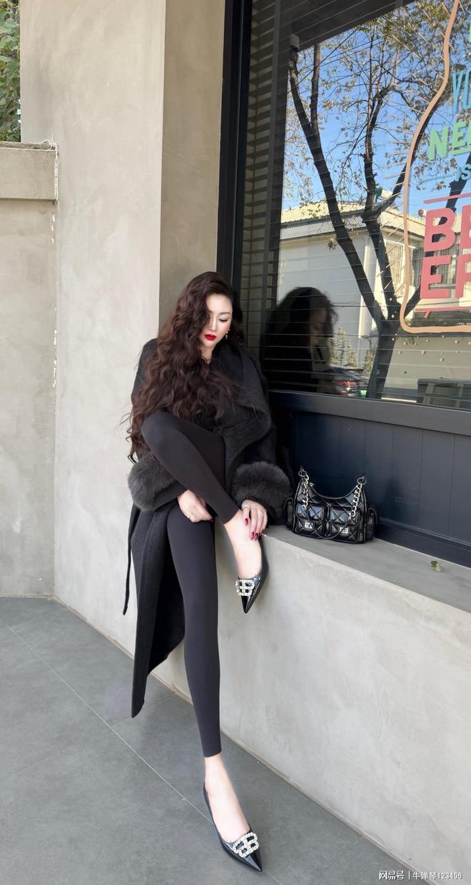 看怎么用简单的思路穿出贵妇范儿AG真人旗舰厅登录咱们就一起看(图1)