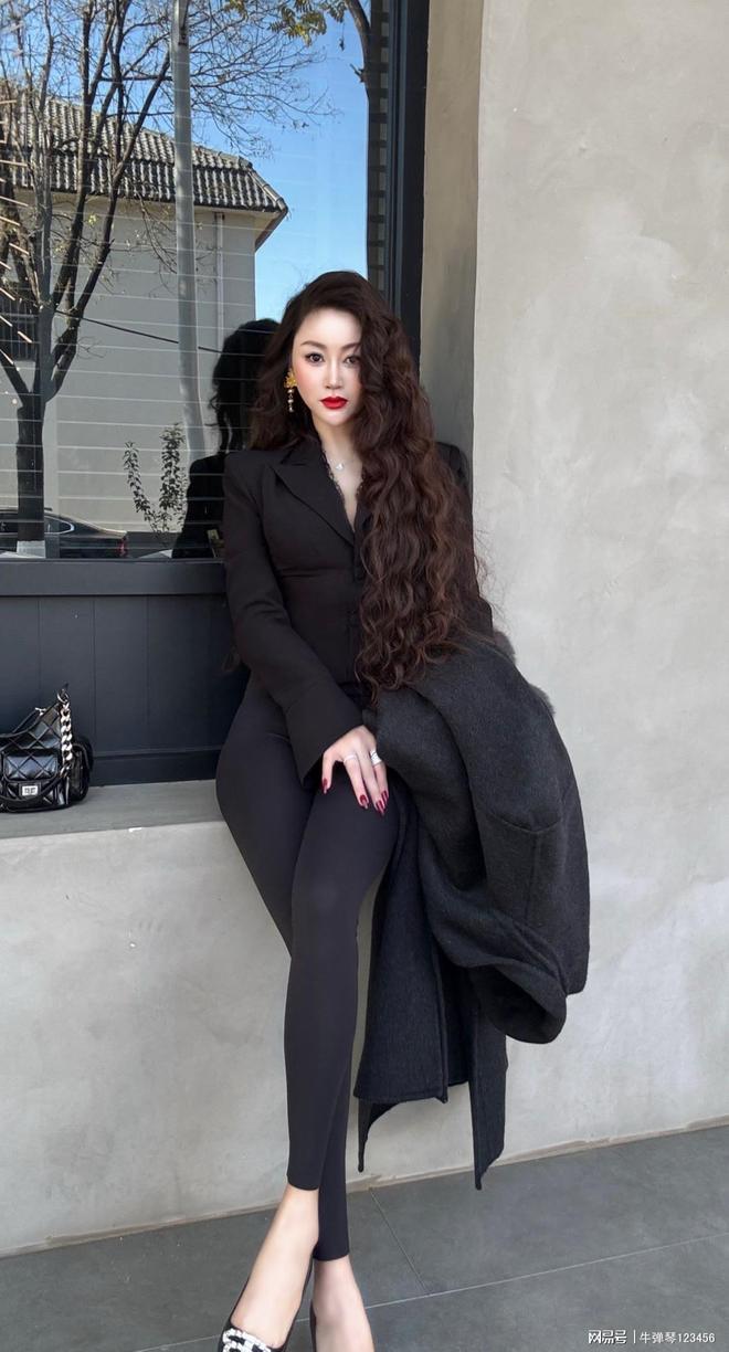 看怎么用简单的思路穿出贵妇范儿AG真人旗舰厅登录咱们就一起看(图2)